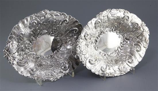 A matched pair of late Victorian silver oval dishes, 15.5 oz.